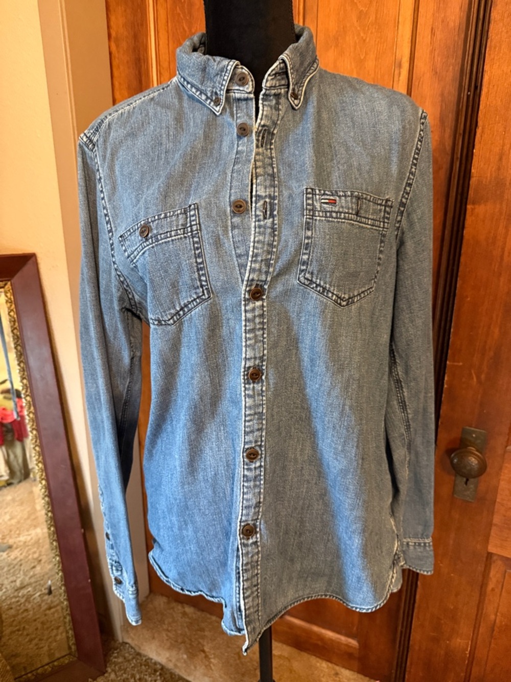 Tommy Hilfiger Light Blue Denim Button-Front Shirt, size medium